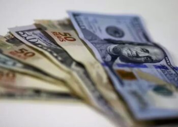 Dólar em queda: saiba se é um bom momento para planejar a sua viagem internacional
