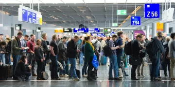 Voo com overbooking? Conheça seus direitos como passageiro