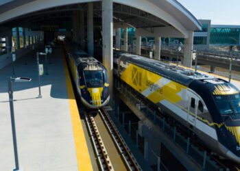 Trem de alta velocidade que liga Orlando e Miami é inaugurado na Flórida