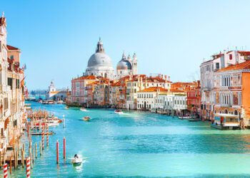 Veneza vai começar a taxar turistas a partir de 2024