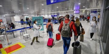Brasileiros estão indo embora do país no maior movimento de migração da história